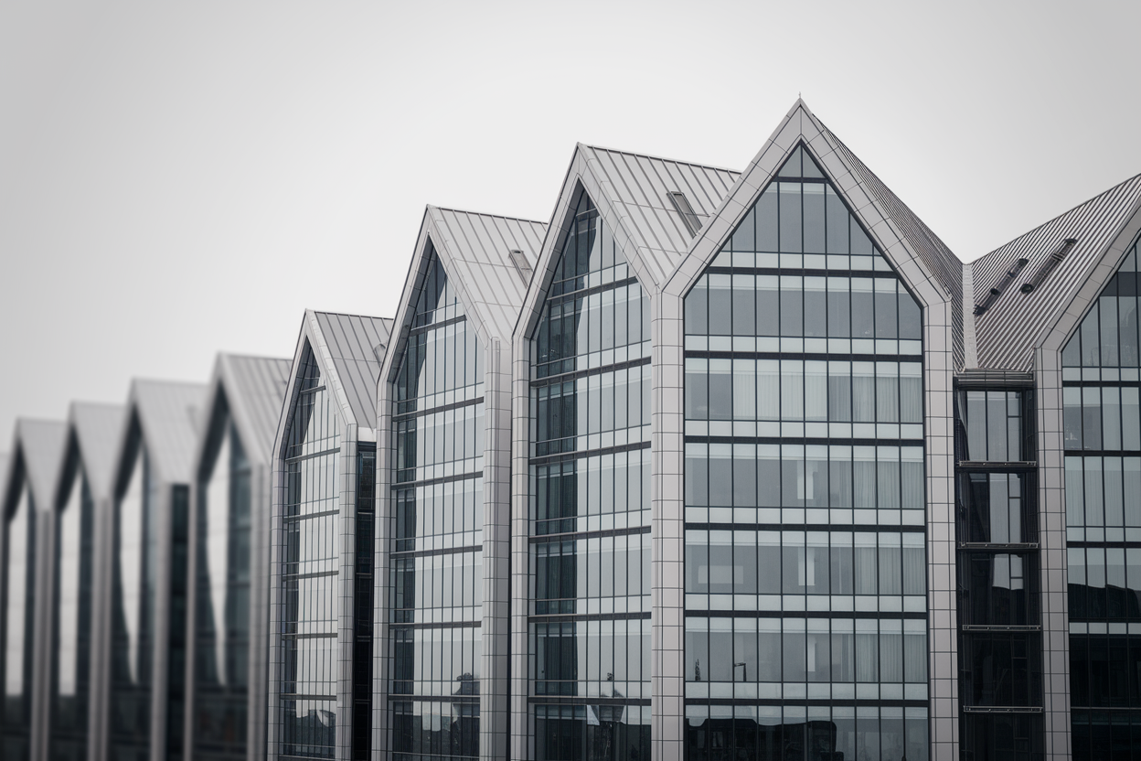 batiment-moderne-facade-verre-metalique